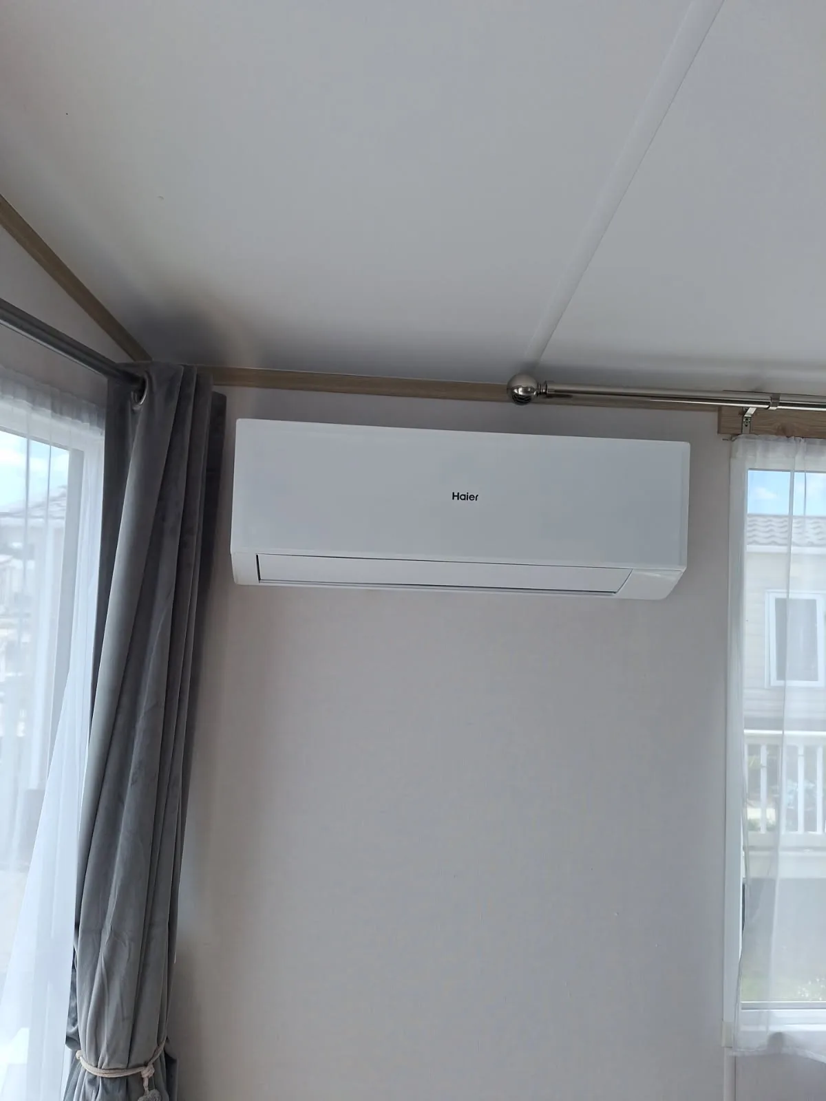 Haier air conditioning indoor wall unit fitted by PARAGAS