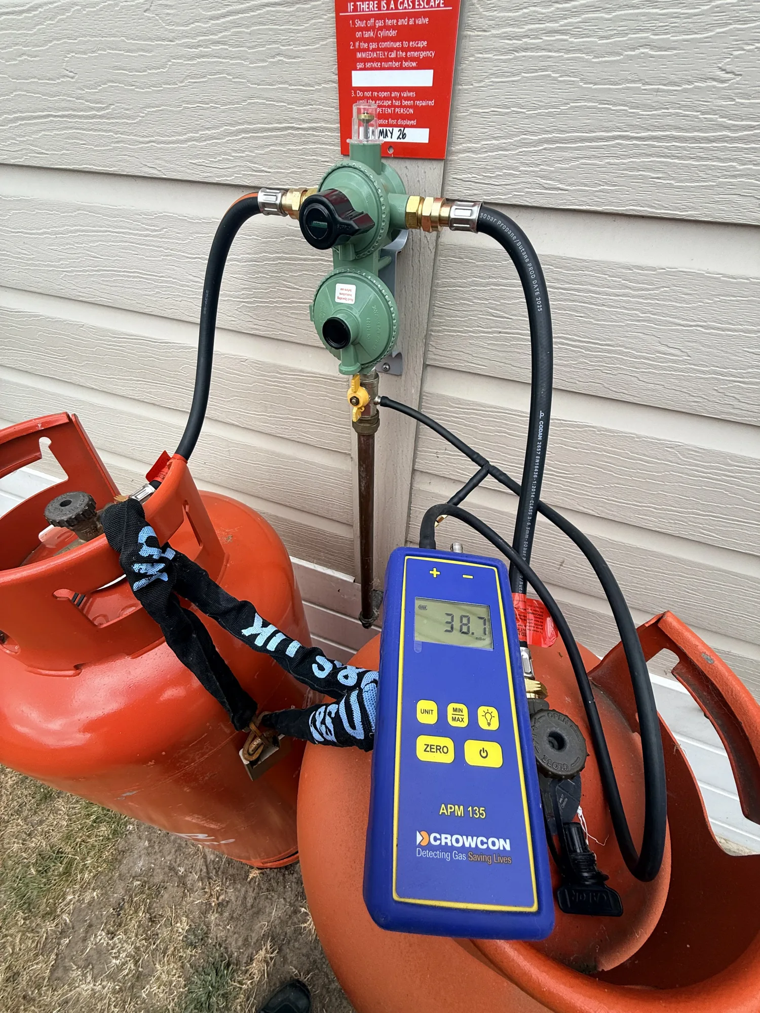 LPG gas tightness test on propane cylinders by PARAGAS